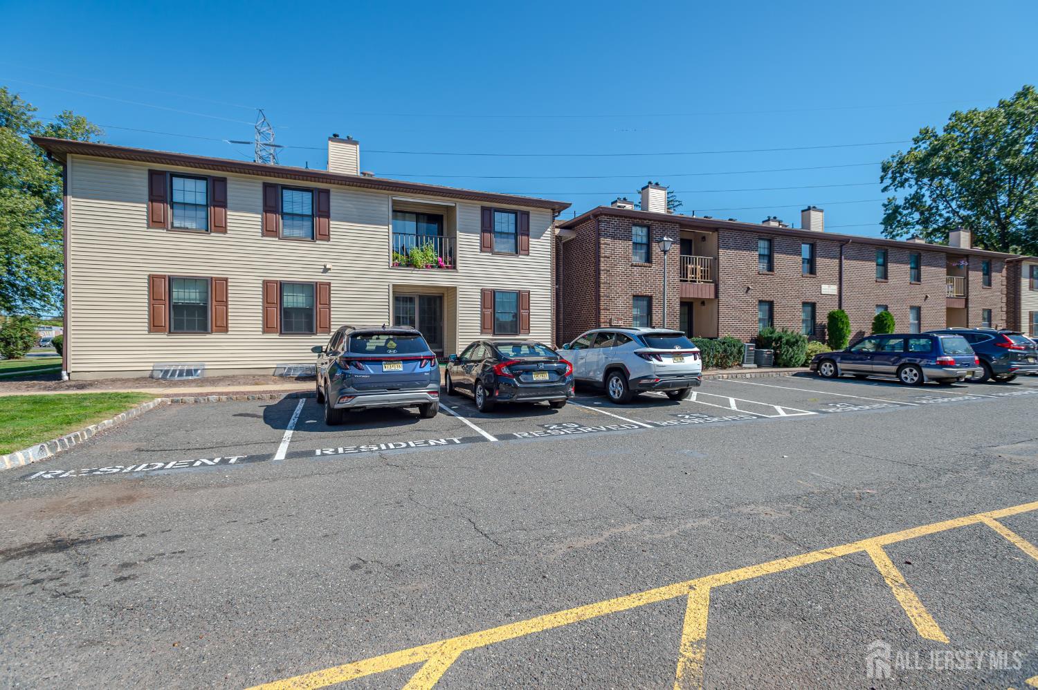 25 Foxhall, Unit 25 Middlesex, NJ 08846 - Photo 2 of 28