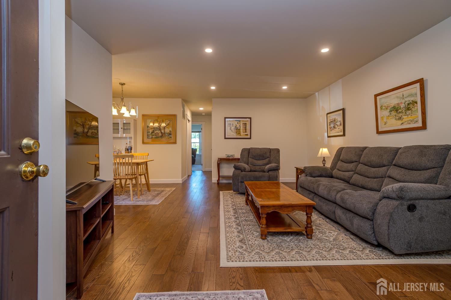 25 Foxhall, Unit 25 Middlesex, NJ 08846 - Photo 4 of 28