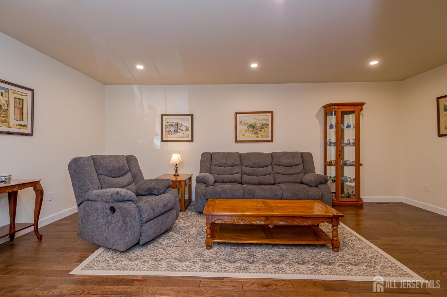 25 Foxhall, Unit 25 Middlesex, NJ 08846 - Photo 6 of 28