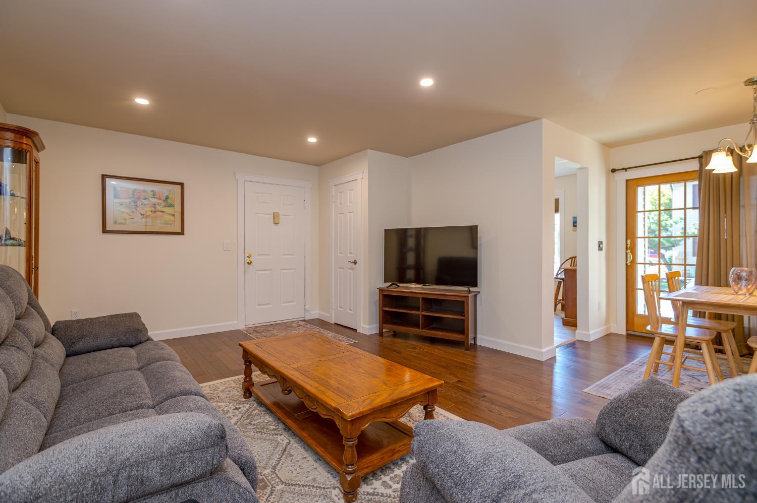 25 Foxhall, Unit 25 Middlesex, NJ 08846 - Photo 7 of 28