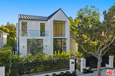 $4,650,000 | 8708 Dorrington Avenue, West Hollywood, CA 90048