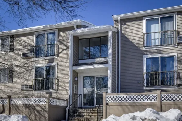 $2,000 | 25 Village Rock Lane, Unit 2, Natick, MA 01760