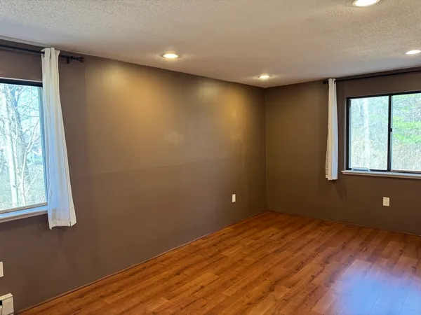 $2,000 | 25 Village Rock Lane, Unit 2, Natick, MA 01760