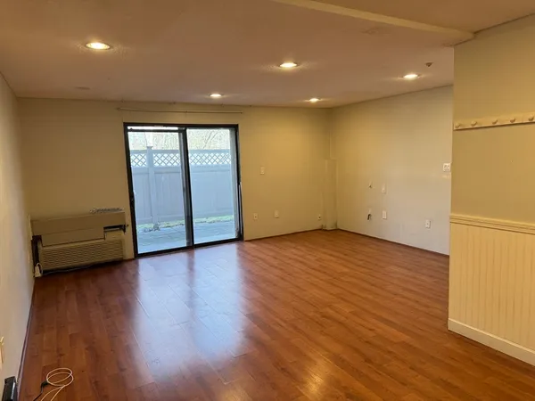 $2,000 | 25 Village Rock Lane, Unit 2, Natick, MA 01760