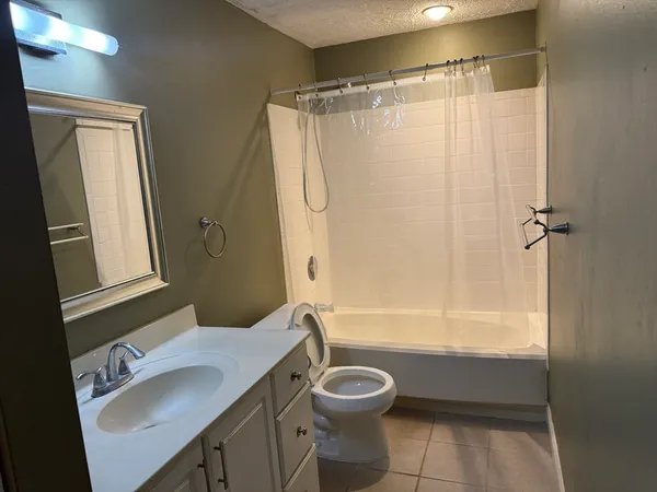 $2,000 | 25 Village Rock Lane, Unit 2, Natick, MA 01760