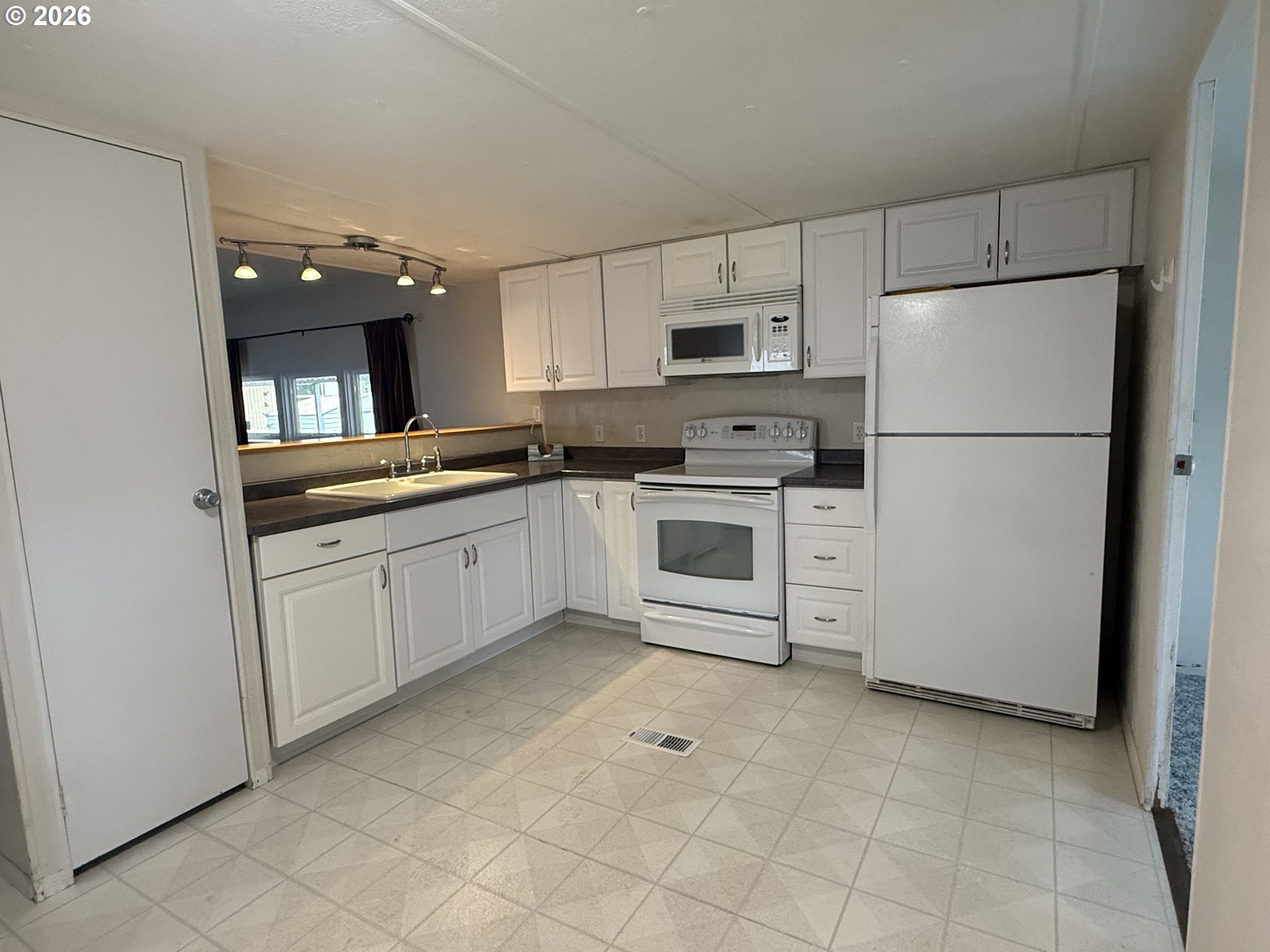 5335 Main Street, Unit 10 Springfield, OR 97478 - Photo 9 of 35 Kitchen