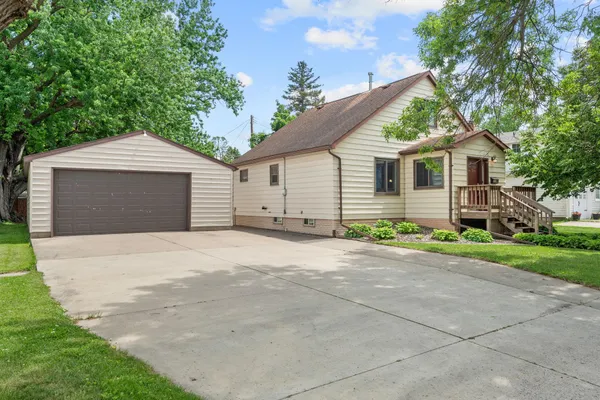 $260,000 | 1345 South Main Street, Zumbrota, MN 55992