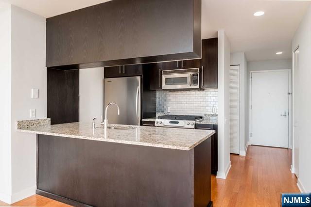 1807 Hudson Park Edgewater, NJ 07020 - Photo 7 of 23