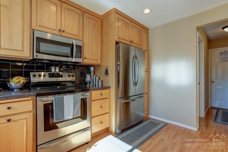 20555 Rolen Avenue Bend, OR 97702 - Photo 9 of 25 Additional Photo