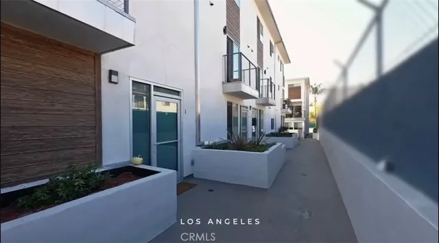 $1,050,000 | 1245 North New Hampshire Avenue, Unit 8, Los Angeles, CA 90029