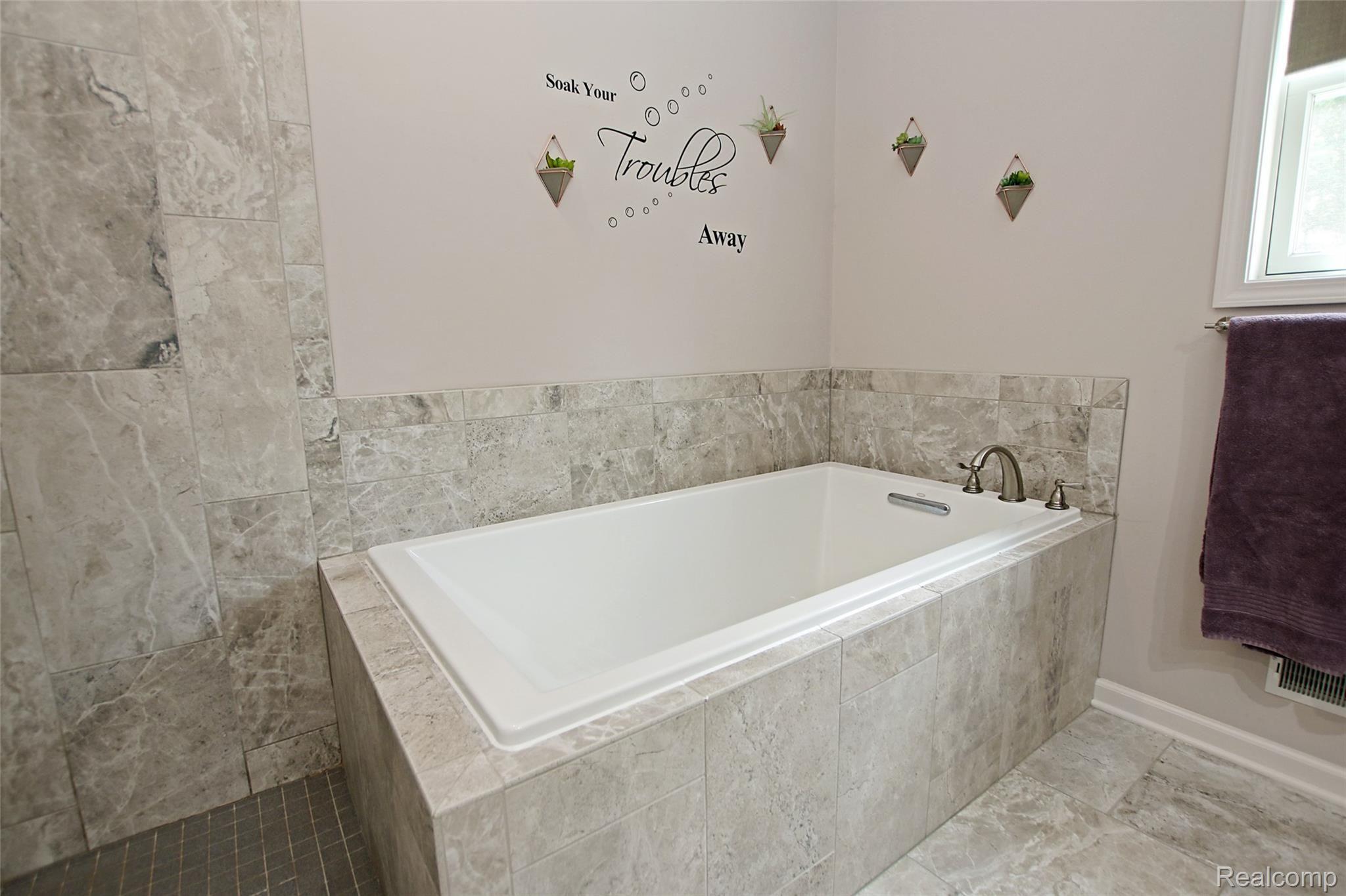 4223 Merwin Road Lapeer, MI 48446 - Photo 26 of 83 26) Master Bath.jpg