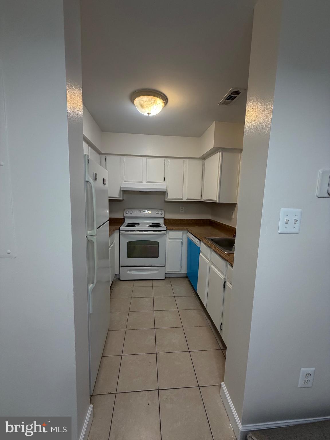 4118 Peppertree Lane, Unit 4118 Silver Spring, MD 20906 - Photo 4 of 30 a kitchen with granite countertop a stove top oven and cabinets