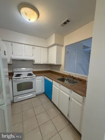 $2,600 | 4118 Peppertree Lane, Unit 4118, Silver Spring, MD 20906