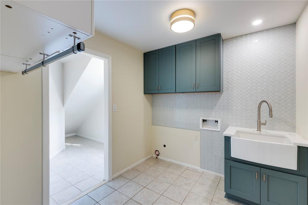 1416 Vernon Ridge Close Atlanta, GA 30338 - Photo 25 of 59 a view of an empty room with closet and mirror