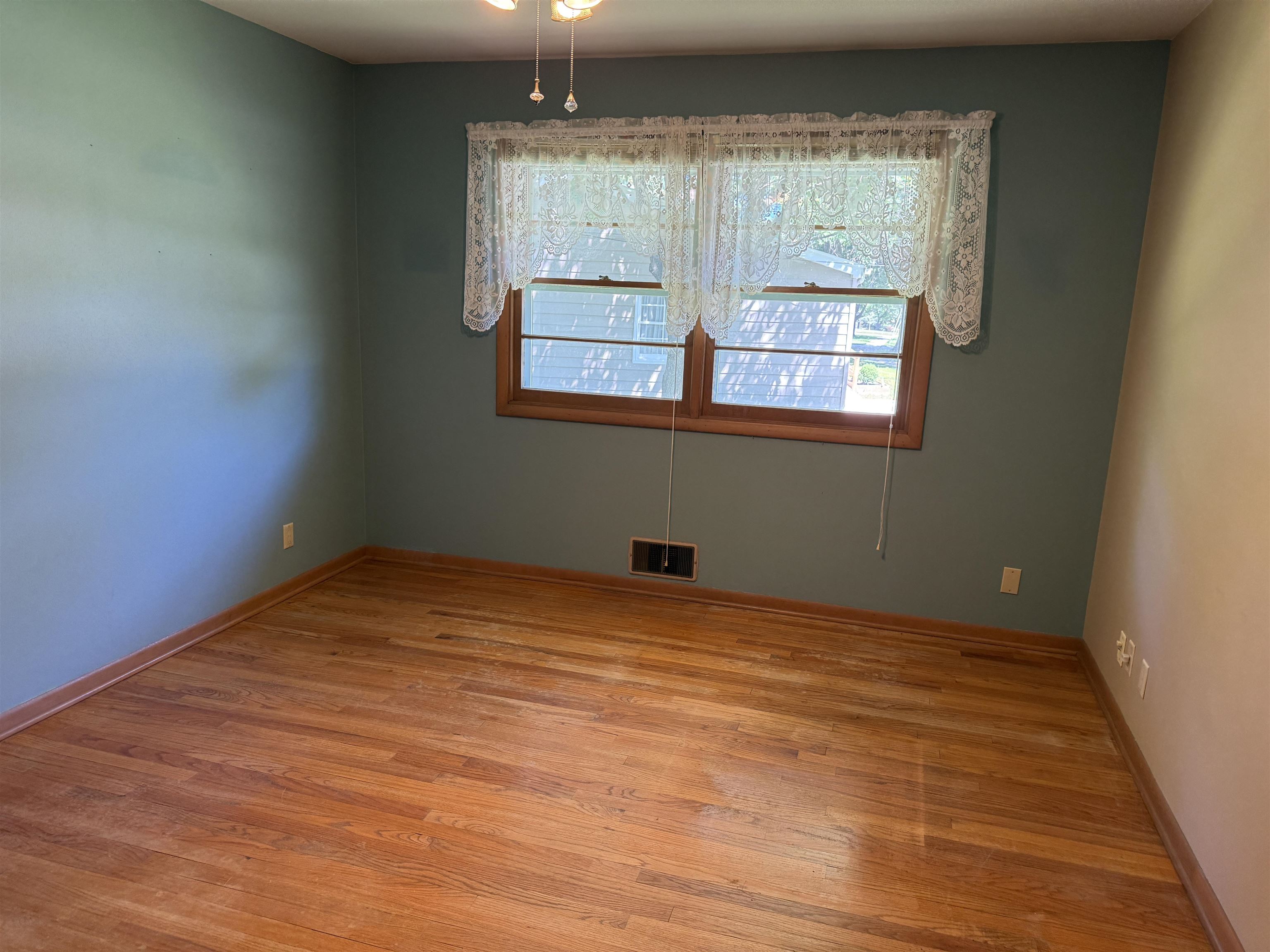 1894 North Ridge Drive Freeport, IL 61032 - Photo 11 of 25