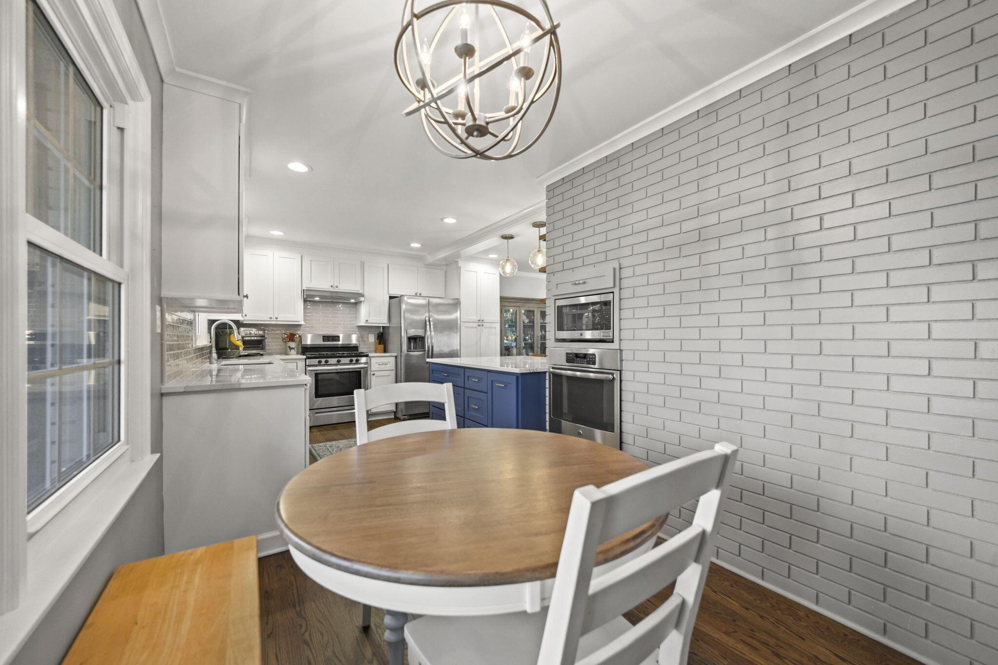 1561 Kirkley Road Columbus, OH 43221 - Photo 13 of 92 Eat-in Kitchen