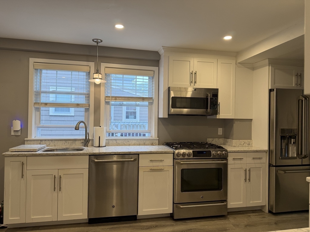 291 Russett Road Brookline, MA 02467 - Photo 4 of 38 Gallery Image 4