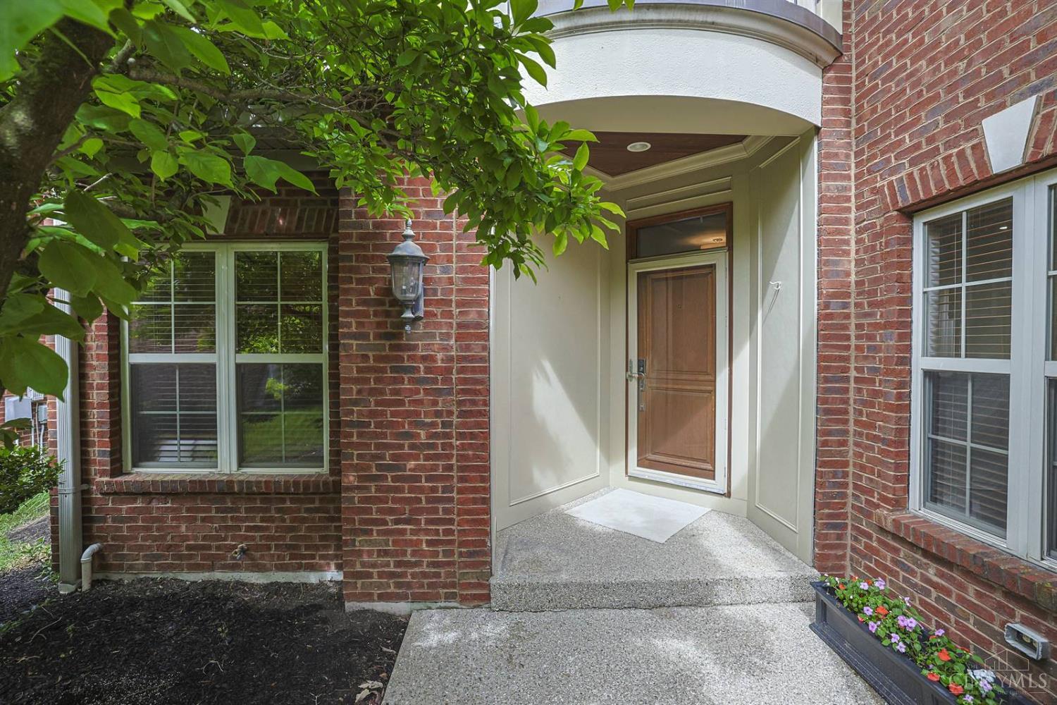 8731 Kenwood Road Cincinnati, OH 45242 - Photo 4 of 73