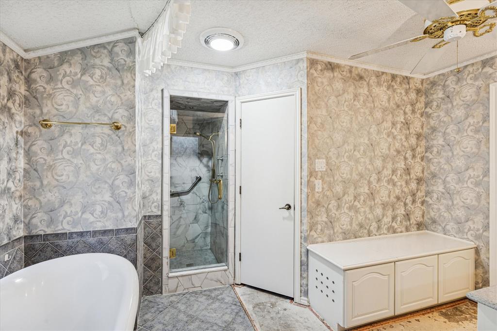 805 Newport Road Fort Worth, TX 76120 - Photo 19 of 27 a bathroom with a tub a sink and a shower