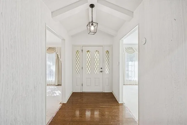 a view of entryway with window