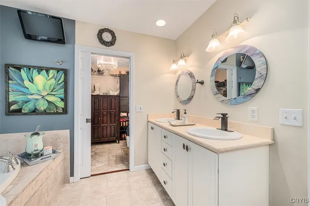 $699,900 | 6652 East Sorrell Hill Road, Van Buren, NY 13164