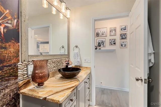 $699,900 | 6652 East Sorrell Hill Road, Van Buren, NY 13164