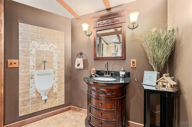 $699,900 | 6652 East Sorrell Hill Road, Van Buren, NY 13164