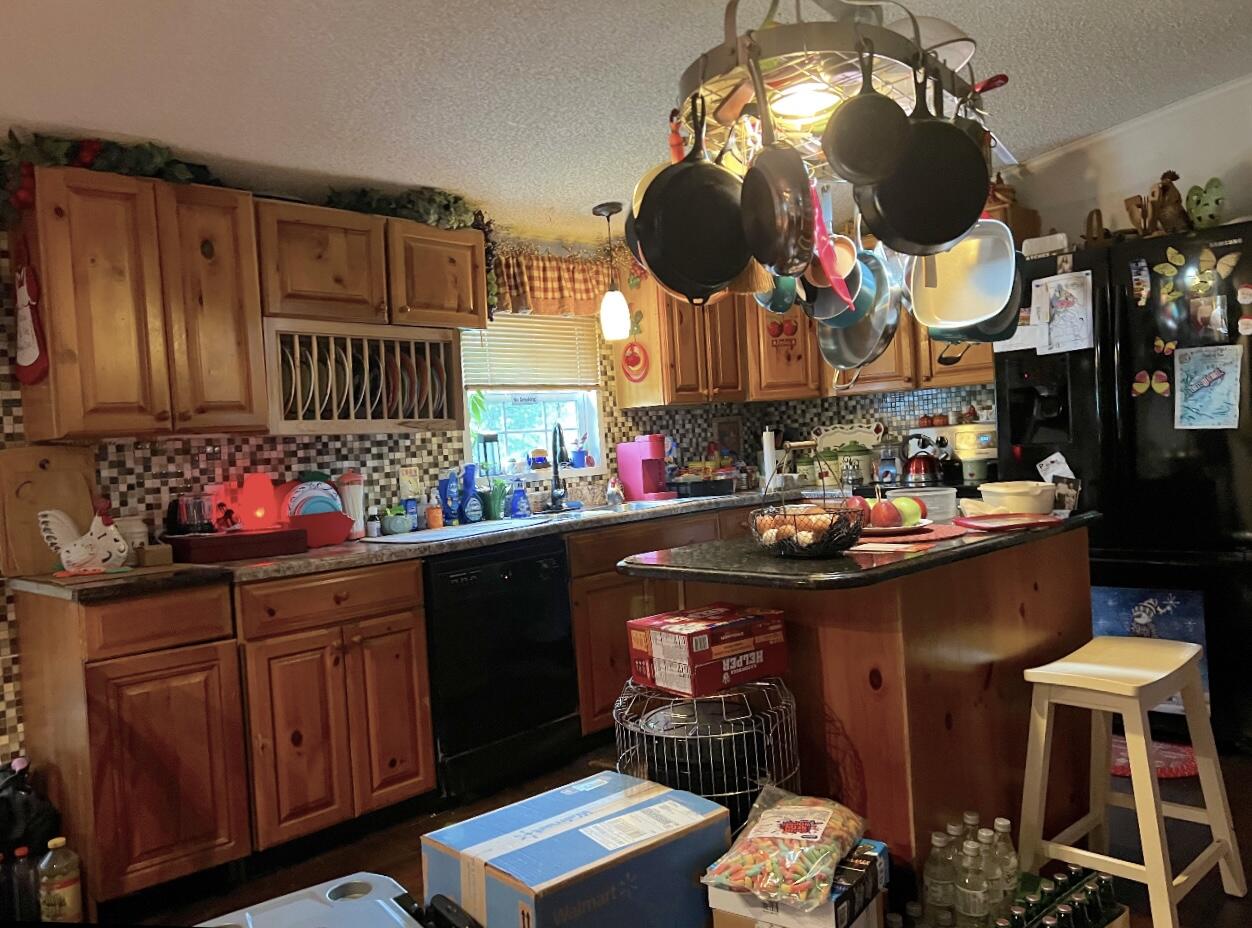 438 East Spencer Road Campton, KY 41301 - Photo 7 of 12 518B0872-DA4C-425F-83D8-63D7E061EDD2