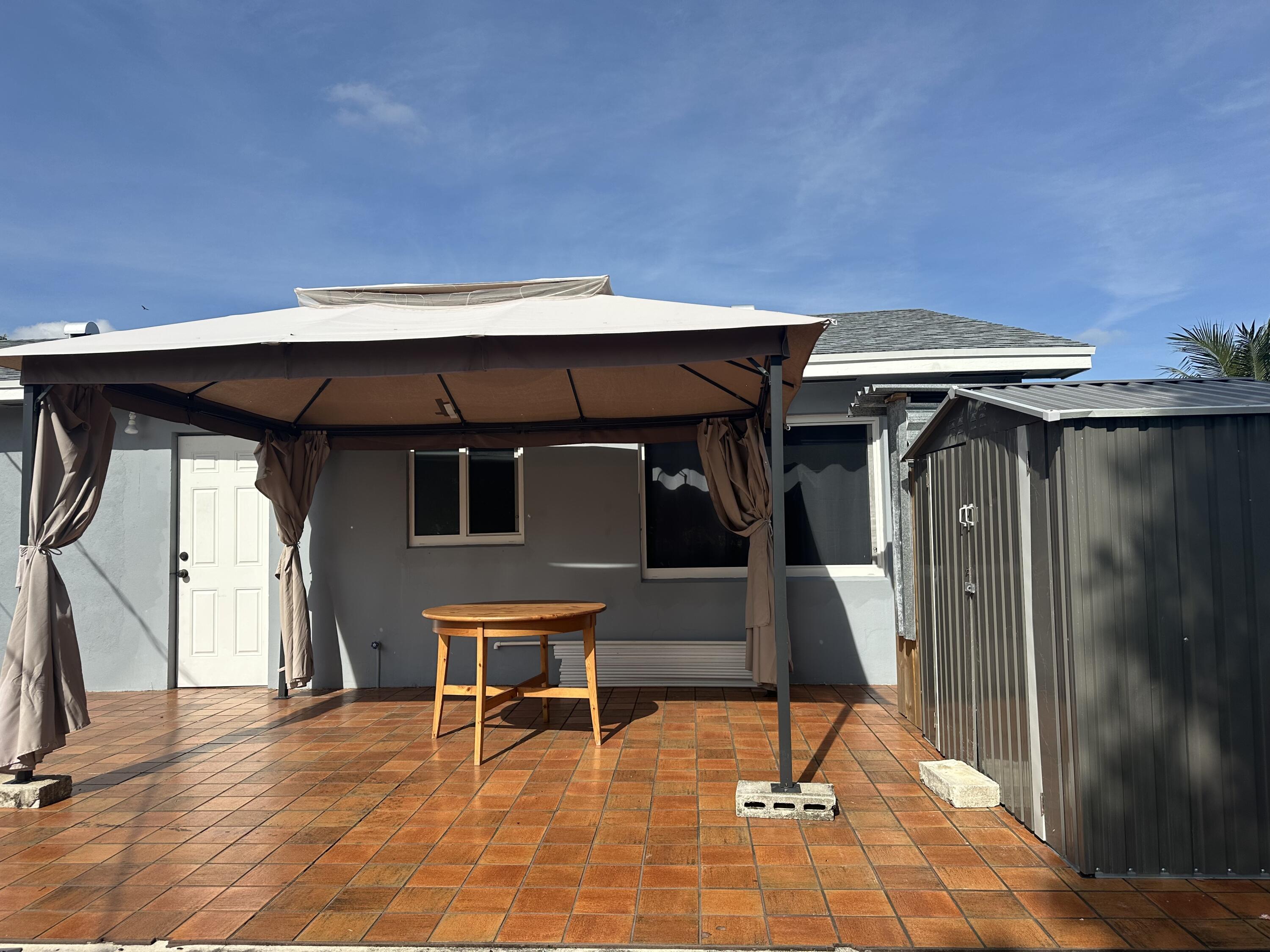 1092 Florence Road Lantana, FL 33462 - Photo 14 of 15