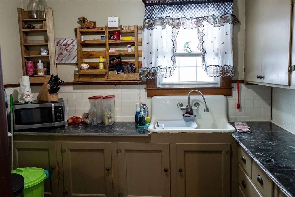 99 North Street Ware, MA 01082 - Photo 5 of 33
