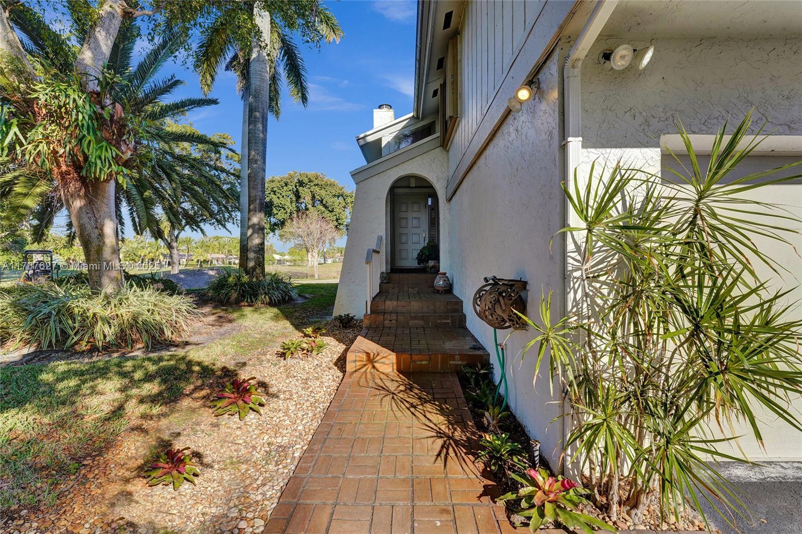 89 Juniper Road Hollywood, FL 33021 - Photo 7 of 37