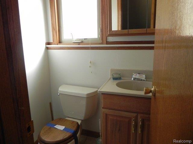 389 Meadowlake Road Canton, MI 48188 - Photo 8 of 12 powder room.JPG