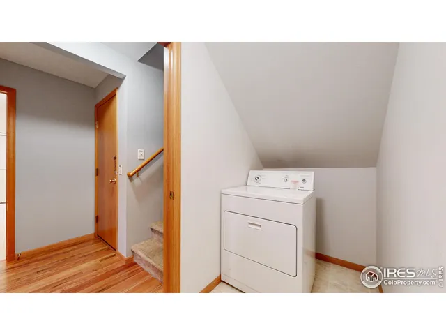 a black and white photo of a room