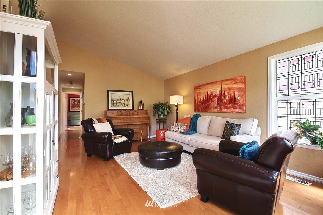 2232 186th Place Southeast Bothell, WA 98012 - Photo 2 of 22 Gallery Image 2