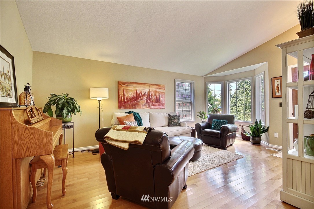2232 186th Place Southeast Bothell, WA 98012 - Photo 3 of 22 Gallery Image 3