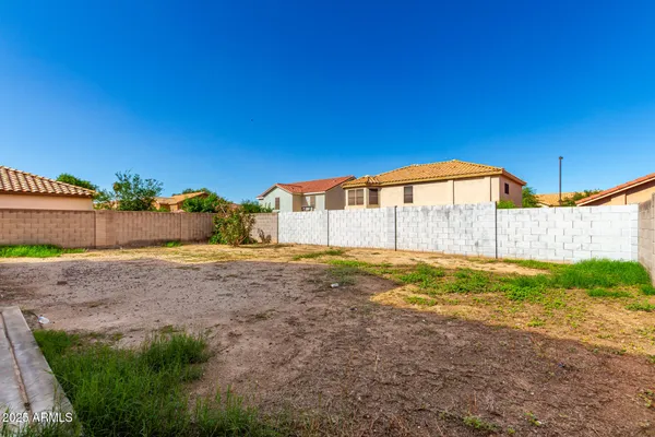 a view of a backyard of the house