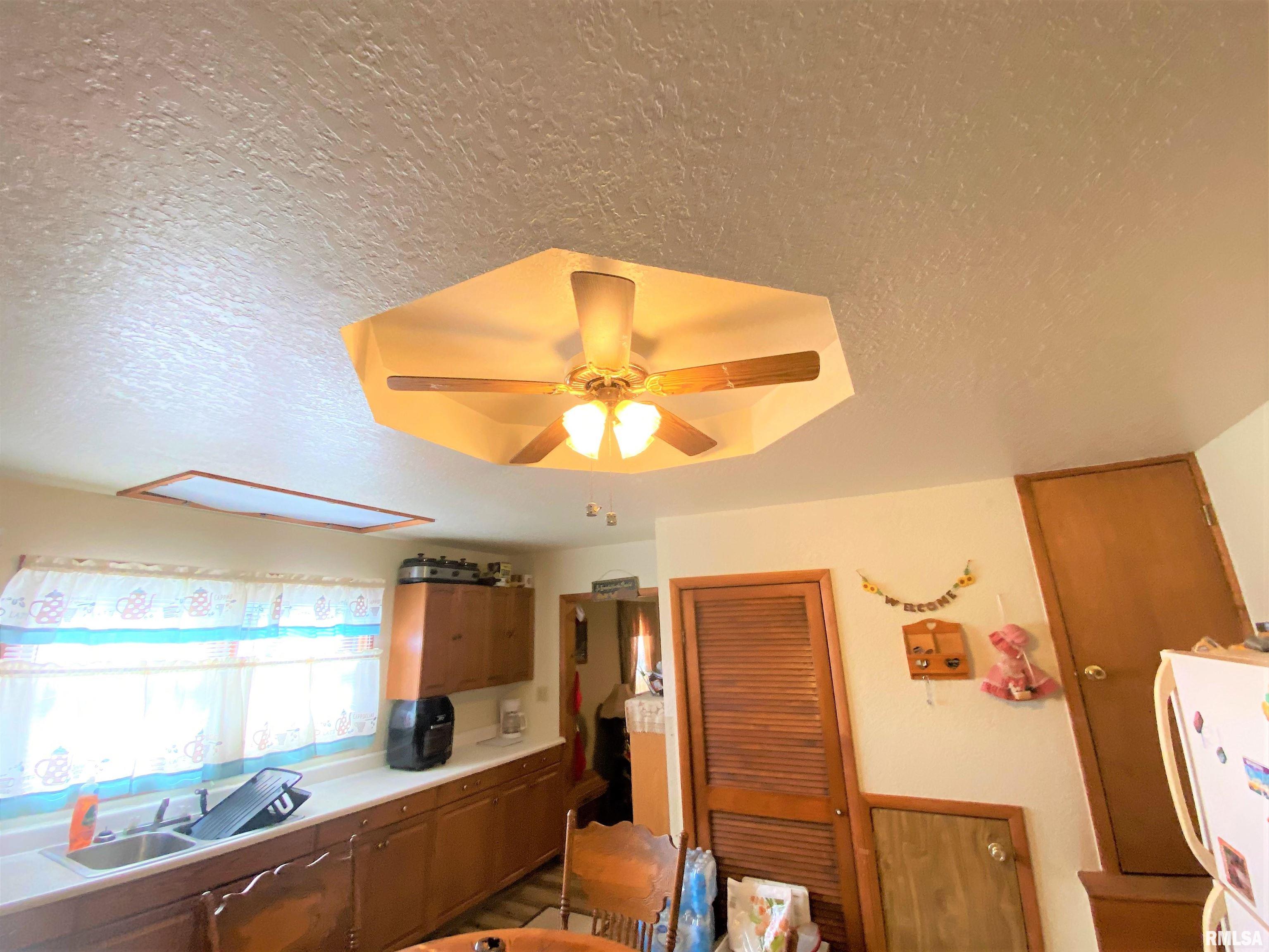 930 South State Street Flora, IL 62839 - Photo 10 of 42 Gallery Image 10