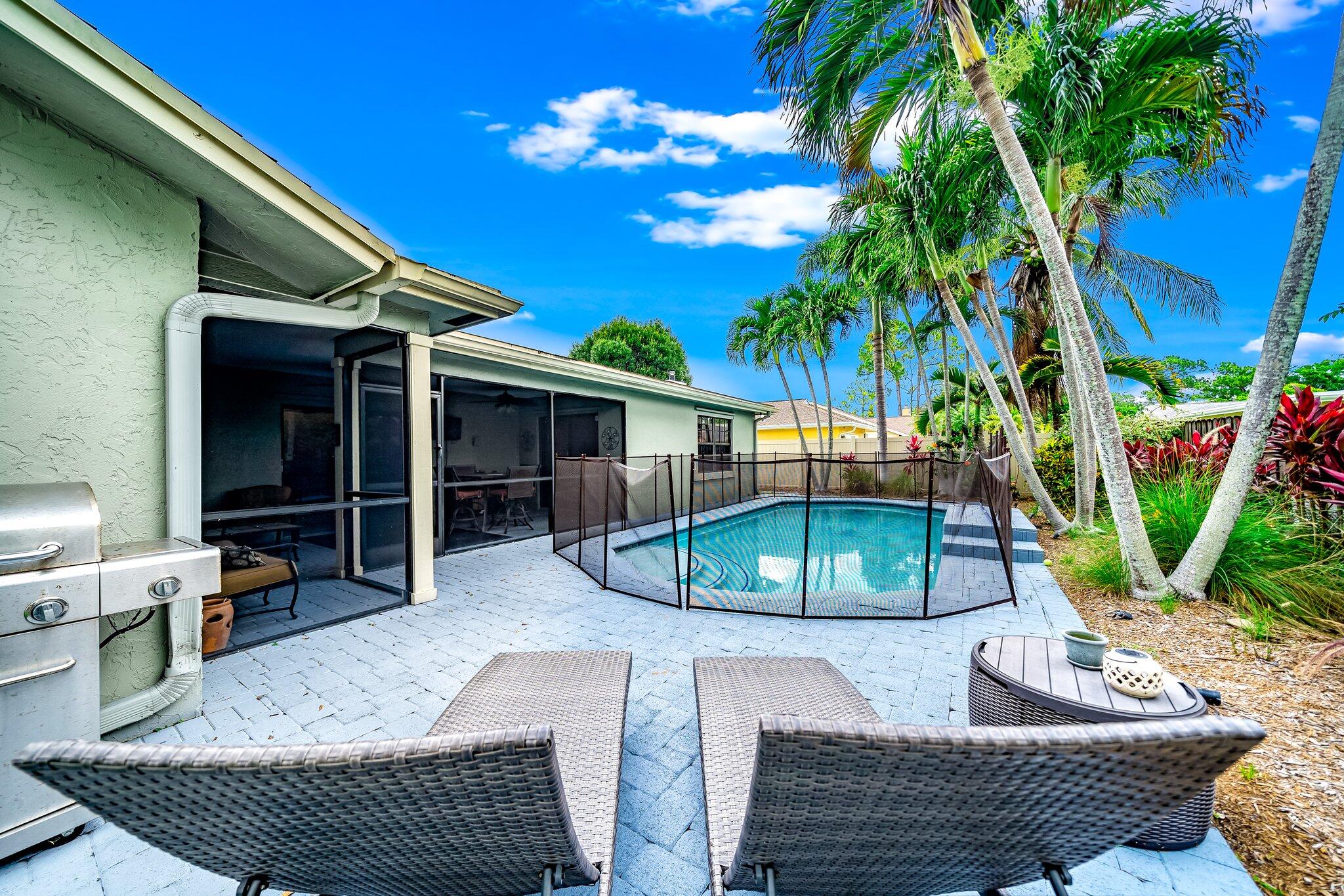 574 Juniper Place Wellington, FL 33414 - Photo 44 of 48 a house view with a garden space