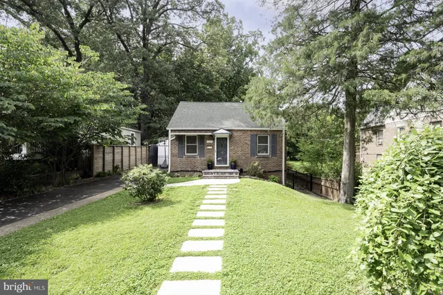 $899,000 | 4741 20th Street North, Arlington, VA 22207