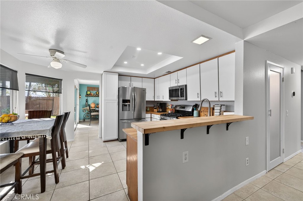 42928 Agena Street Temecula, CA 92592 - Photo 22 of 70 Kitchen