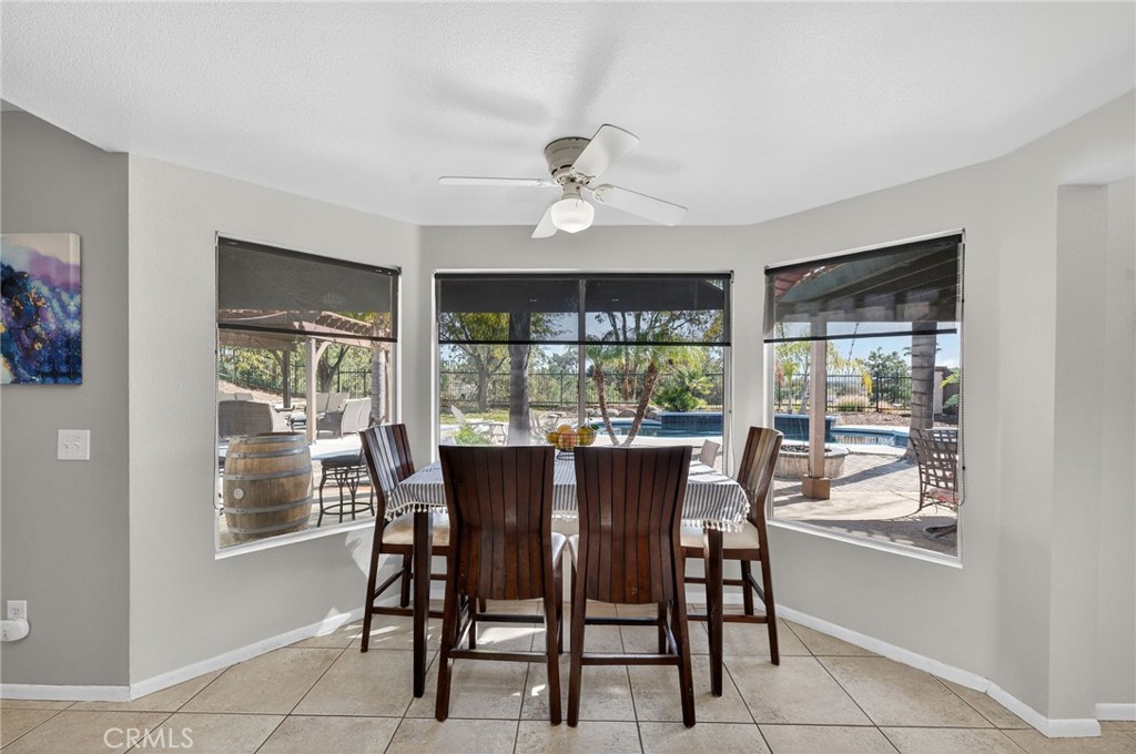 42928 Agena Street Temecula, CA 92592 - Photo 23 of 70 Dining room