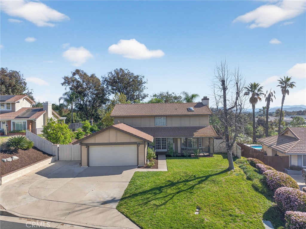 42928 Agena Street Temecula, CA 92592 - Photo 3 of 70 Large Driveway