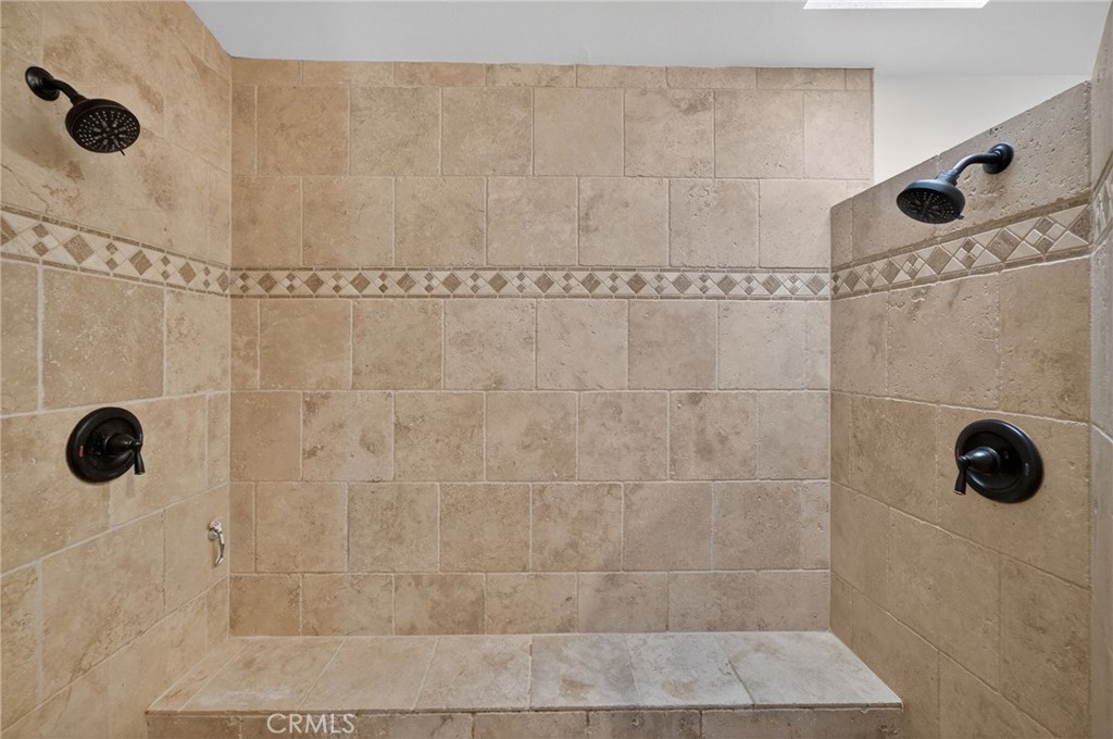 42928 Agena Street Temecula, CA 92592 - Photo 42 of 70 Primary bathroom