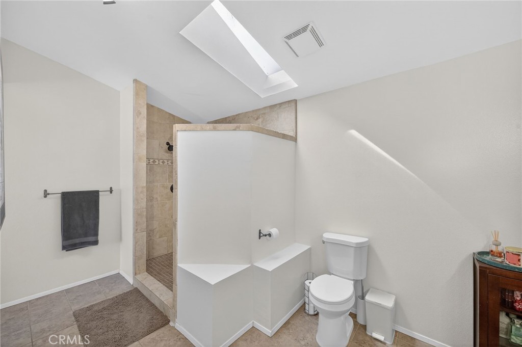 42928 Agena Street Temecula, CA 92592 - Photo 44 of 70 Primary bathroom