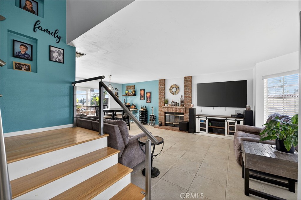 42928 Agena Street Temecula, CA 92592 - Photo 10 of 70 Living room