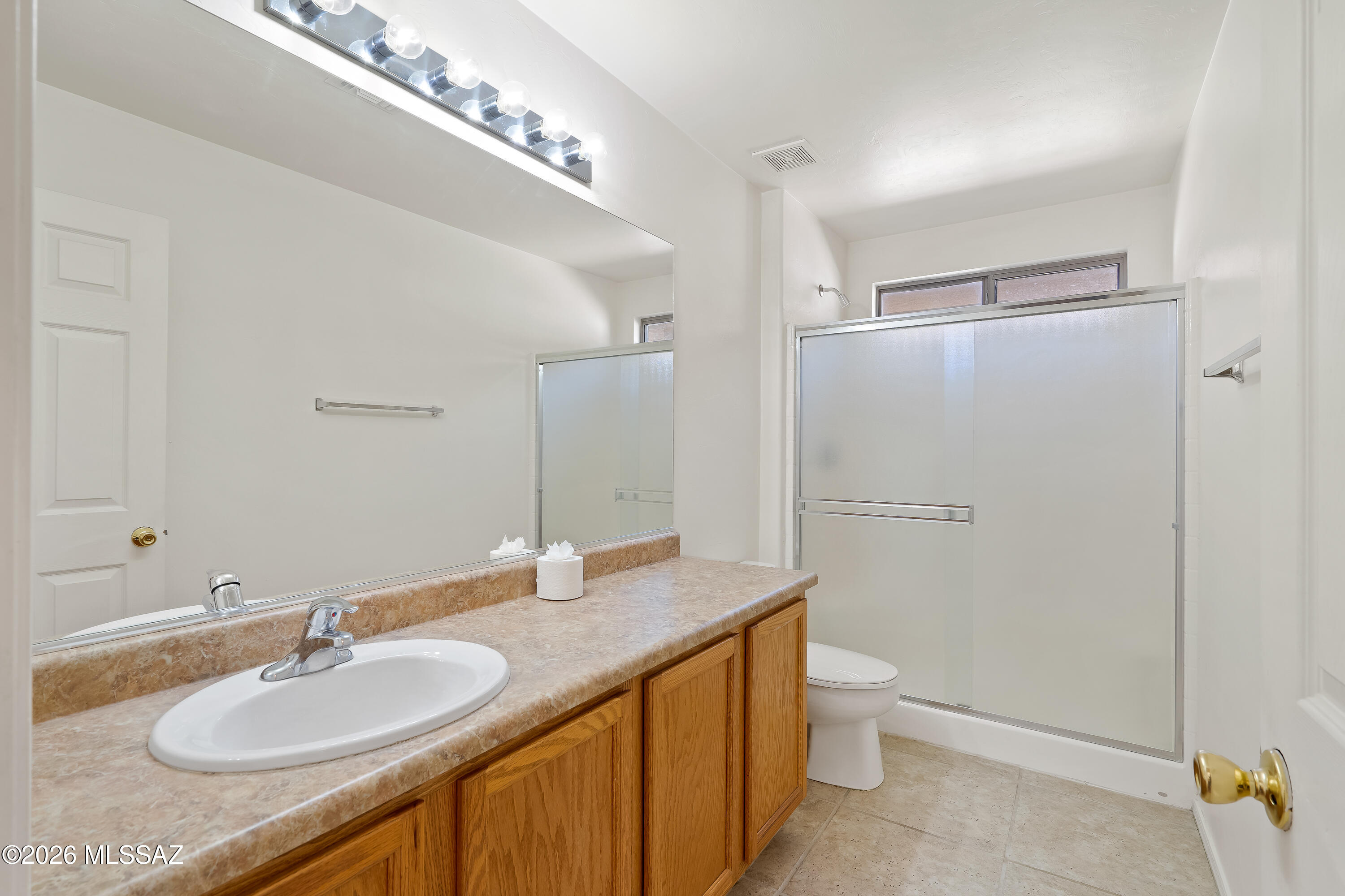 675 West Ash Ridge Drive Green Valley, AZ 85614 - Photo 6 of 33 Guest Bathroom