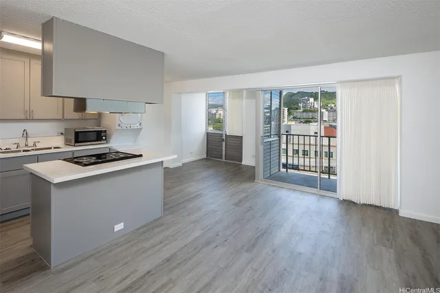 $2,500 | 818 South King Street, Unit 1301, Honolulu, HI 96813