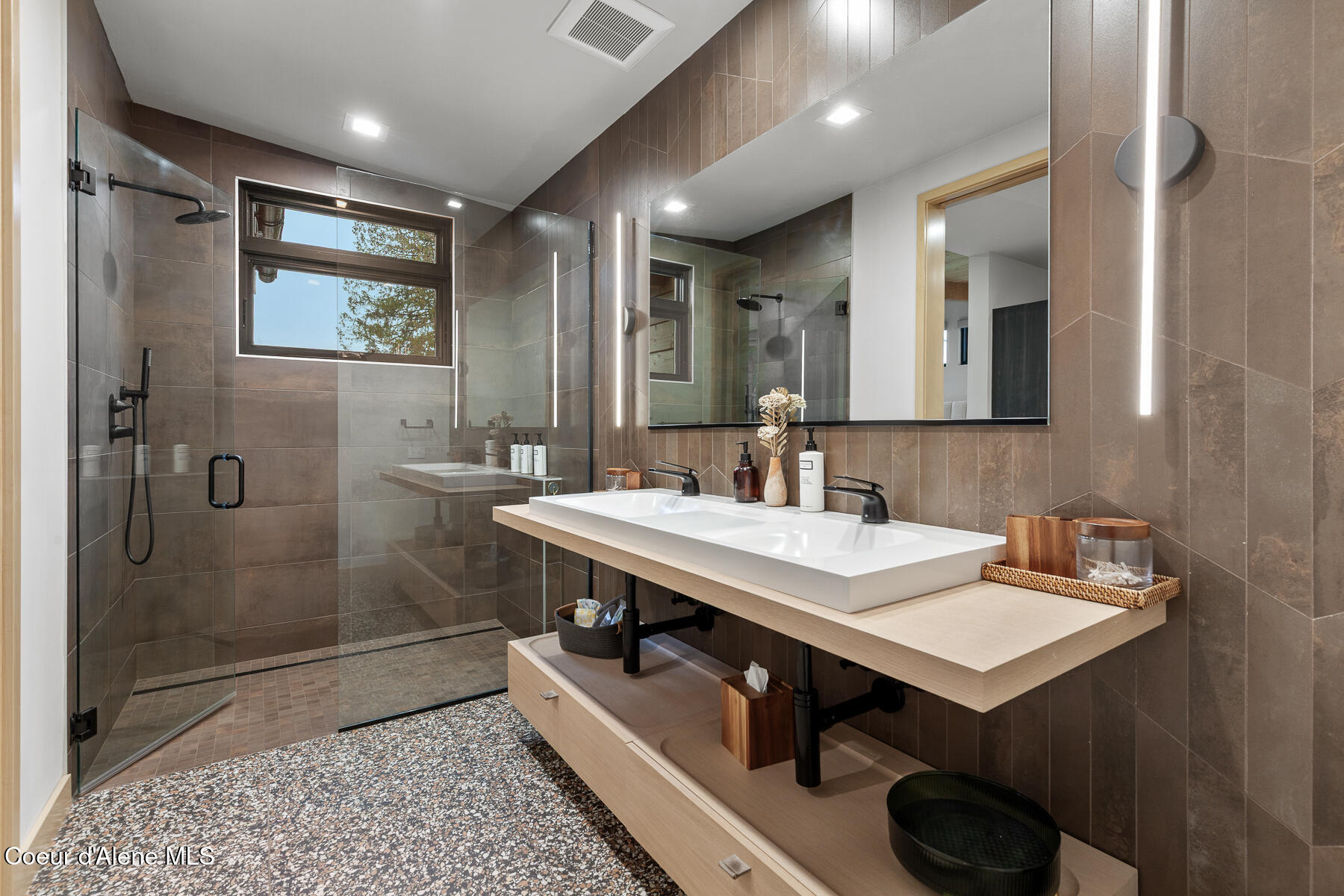 804 East Lakeside Avenue Coeur D'Alene, ID 83814 - Photo 40 of 55 804ELakesideAve-38