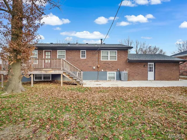 $300,000 | 833 Illinois Avenue, Red Bud, IL 62278