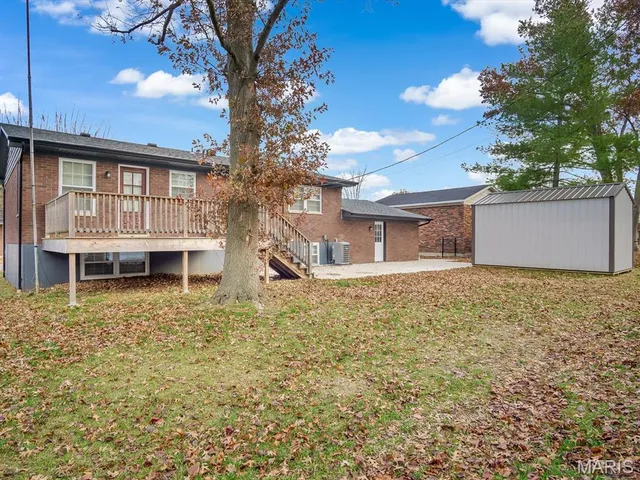 $300,000 | 833 Illinois Avenue, Red Bud, IL 62278